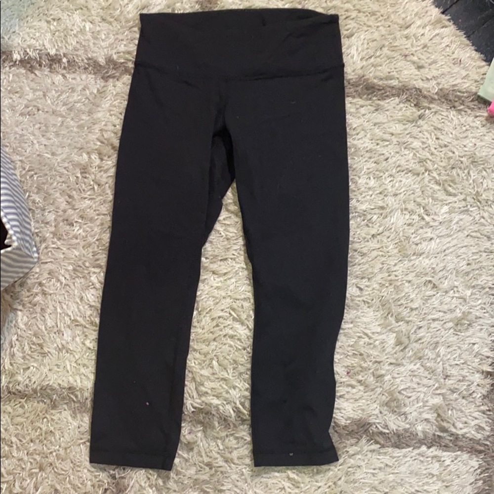 Lululemon size 6 wunder under crops